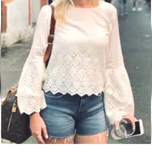 Style Envy Eyelet Embroidered Bell Sleeve Blouse SizeMedium Denim Blue Awesome💙 - Picture 11 of 11